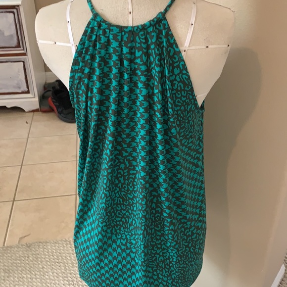 BR Round Neck sleeveless tank NWOT - Picture 4 of 5